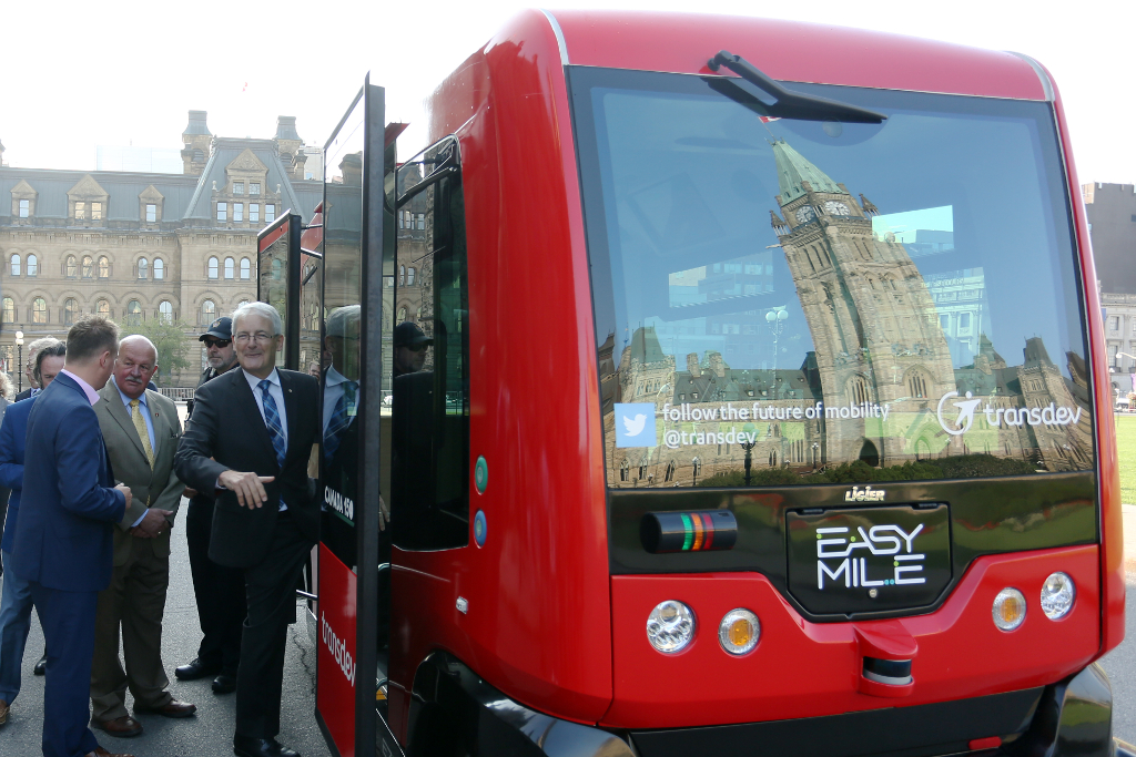 Autonomous car drives politicians around the Hill Autonomous car drives politicians around the Hill