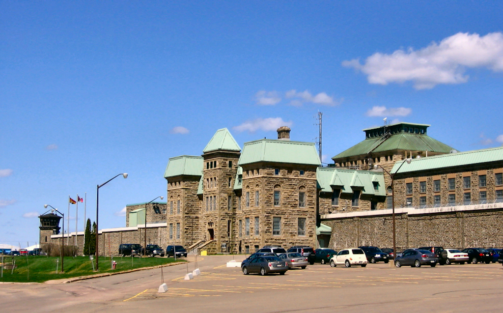 Ottawa struggles to stop prisoners from using illicit mobile devices Ottawa struggles to stop prisoners from using illicit mobile devices