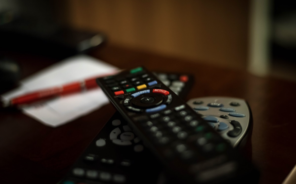 Canadians split between traditional, online viewing: MTM