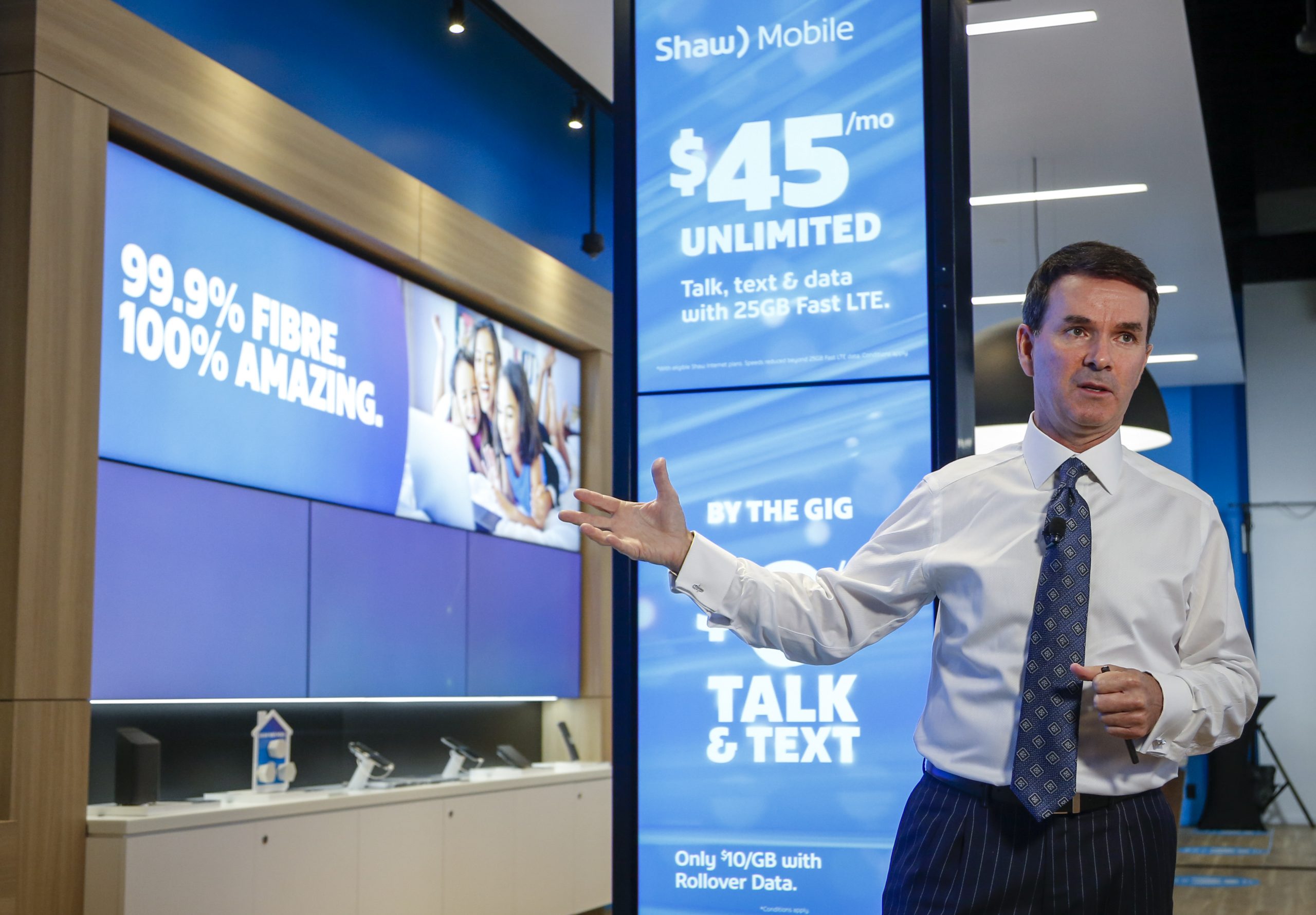 Shaw Mobile’s early gains to come at expense of Rogers, Bell: analyst Shaw Mobile’s early gains to come at expense of Rogers, Bell: analyst