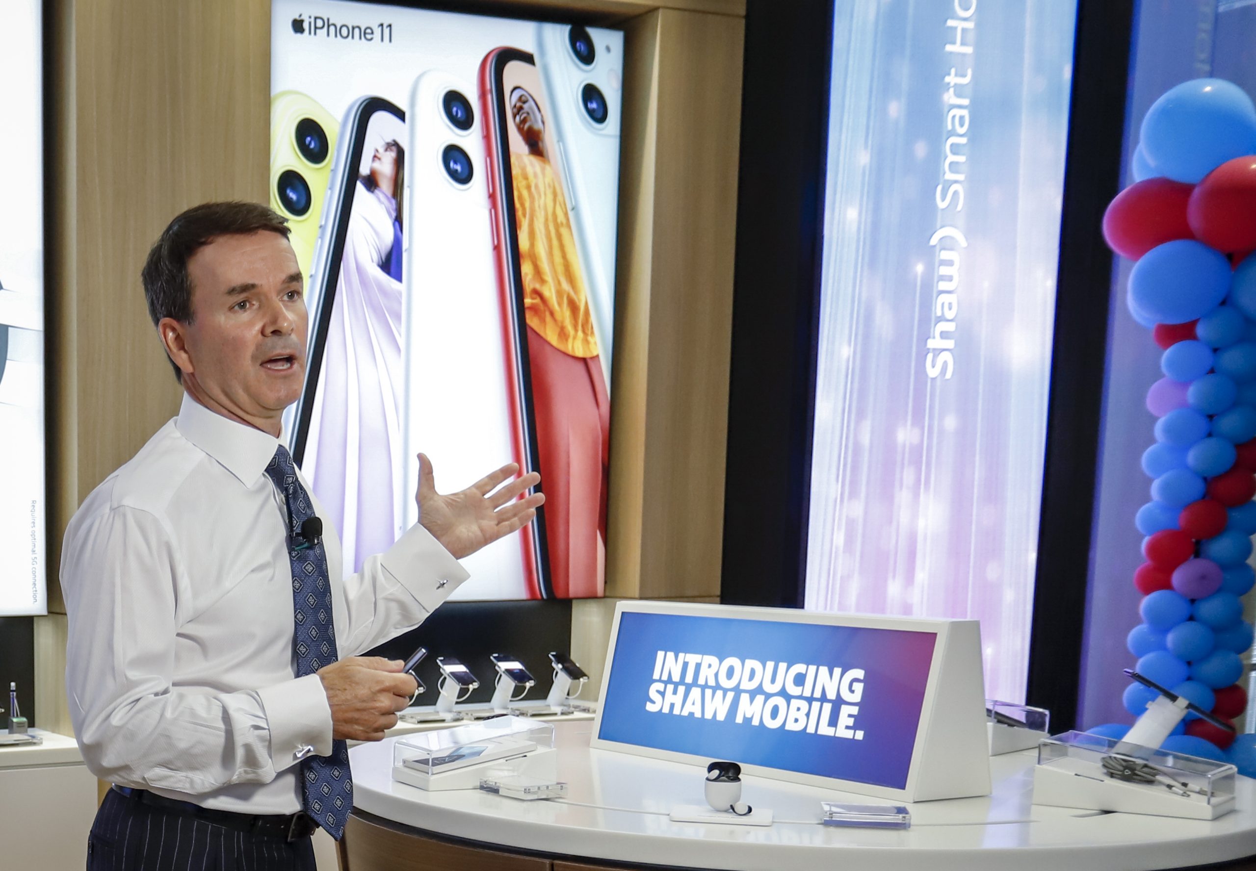 Shaw bundles internet and wireless in new mobile offering Shaw bundles internet and wireless in new mobile offering